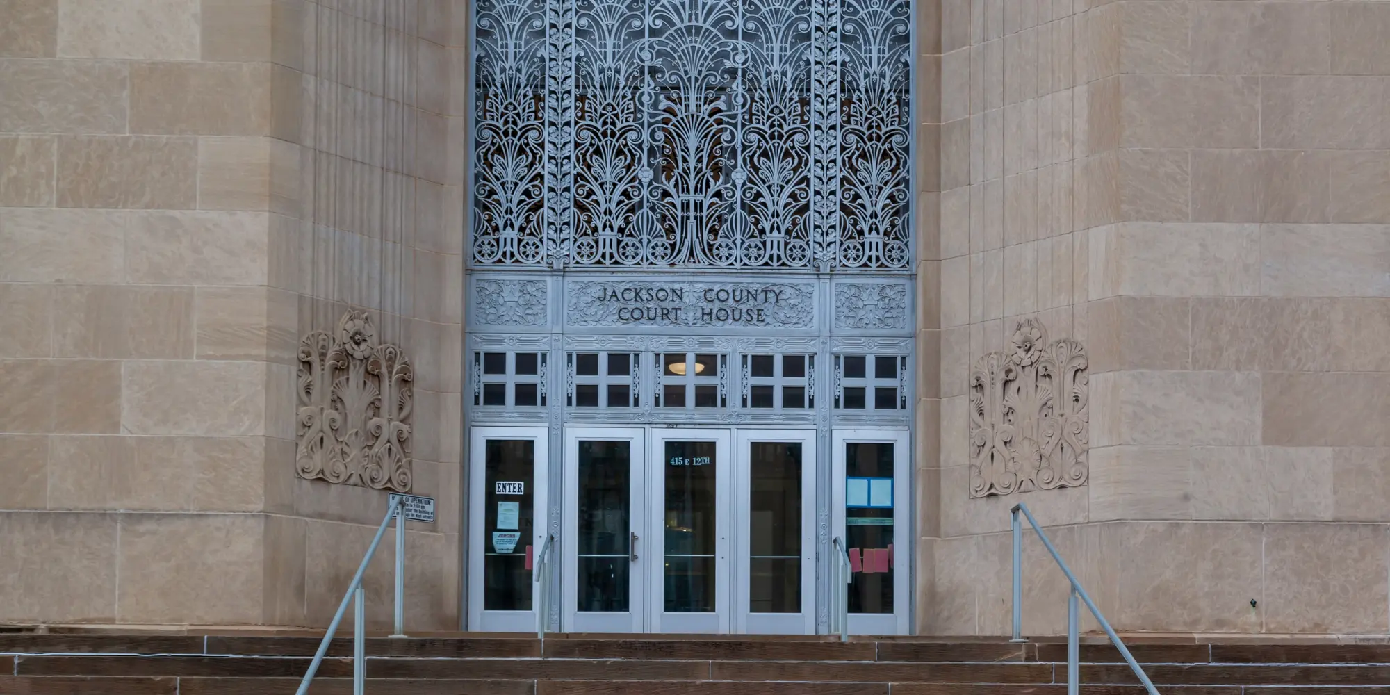 Jackson County Courthouse entrance